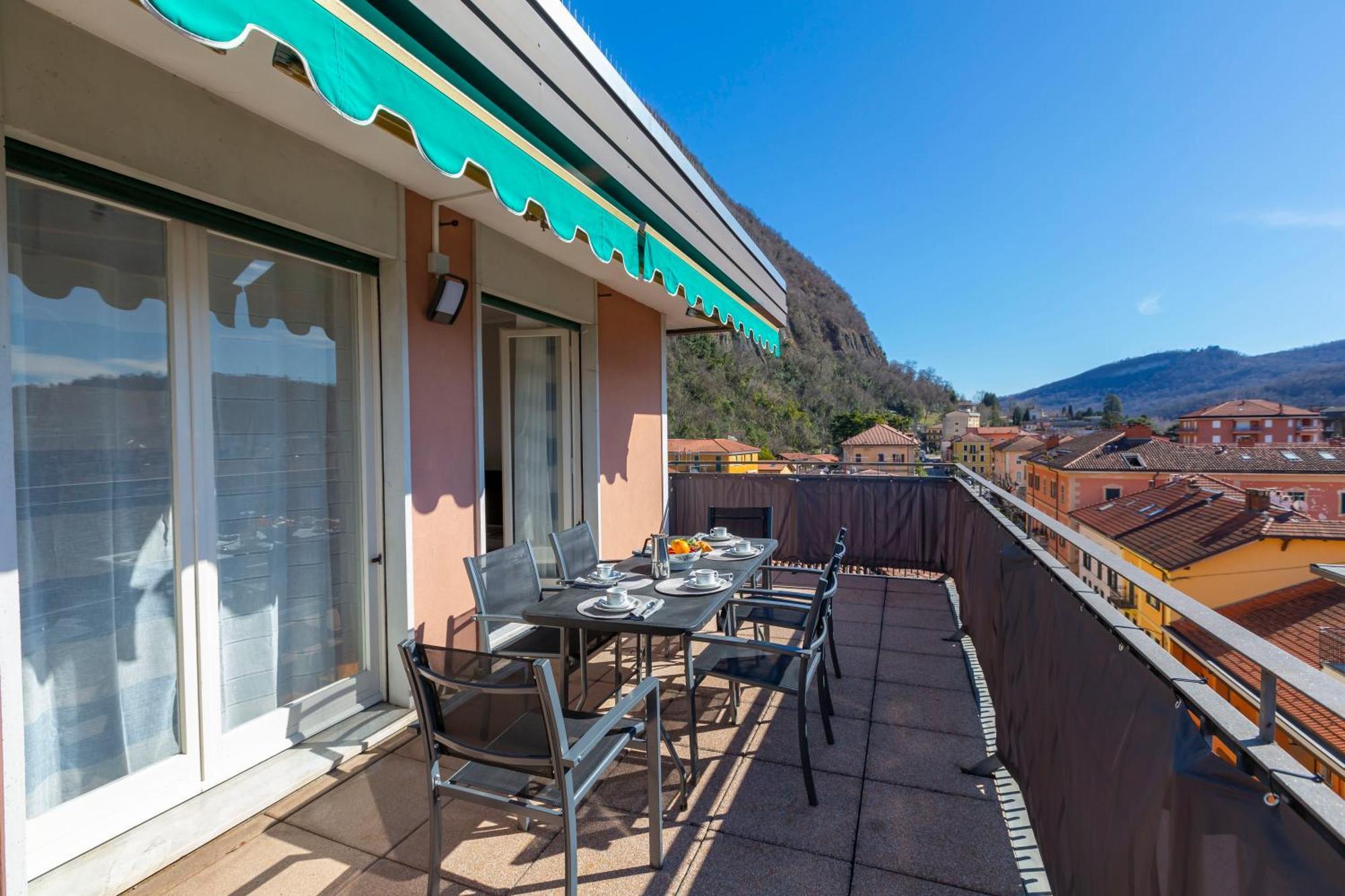 Appartamento Il Golfo Lake View - Happy Rentals Laveno Exteriör bild